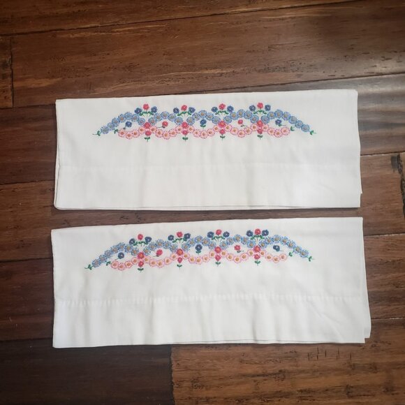 Pair Vintage Hand Made Pillow Case Set Floral Stitched  21" x 31" - Picture 1 of 8
